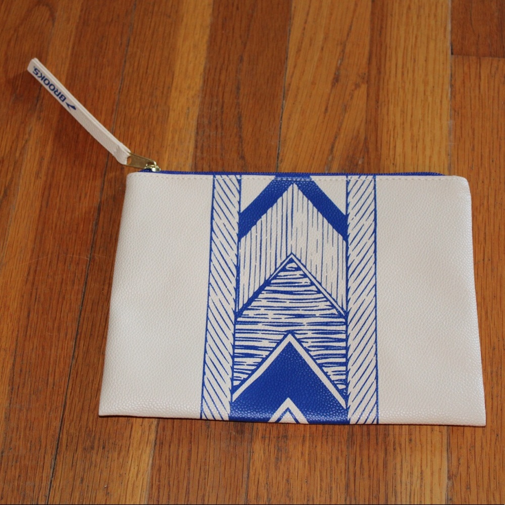 NWOT Brooks Zippered Clutch Blue/Cream 9x 7 NEW